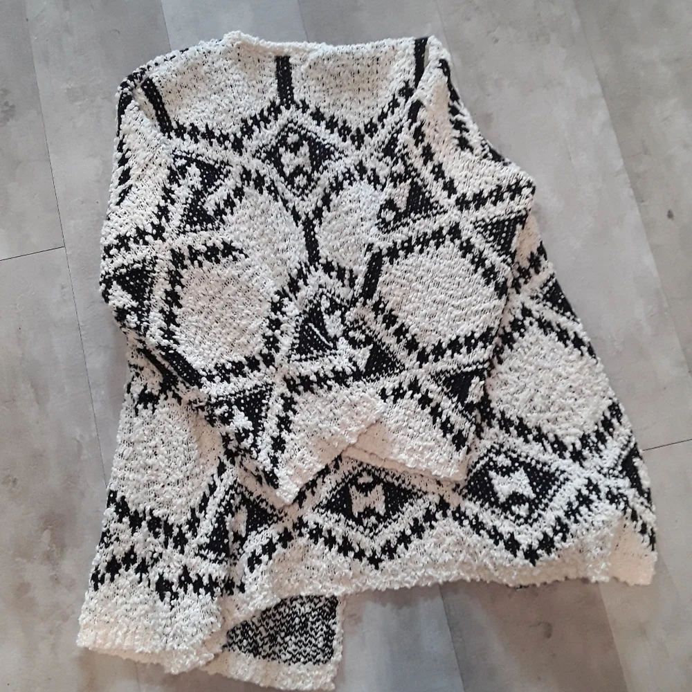 POL Chenille Black and White Geometric Sweater Women's Medium Cozy Oversized - Picture 5 of 5
